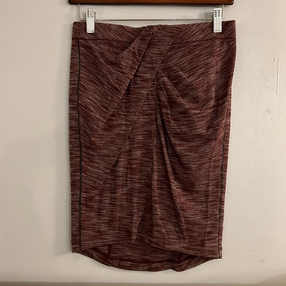LULULEMON maroon skirt - LIKE NEW - Picture 1 of 7